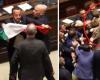 Sanciones tras la pelea en el Parlamento, once diputados suspendidos: la oposición salió a la calle el martes