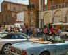 Rally de coches históricos “Vallata del Senio” en la Piazza del Popolo de Faenza el domingo 16 de junio