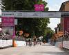 Giro Next Gen 2024, Matthew Brennan y Jarno Widar celebran al final – El británico gana la etapa, el belga termina en la Maglia Rosa