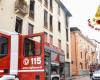 Se produce un incendio en el dormitorio, una anciana intenta apagar las llamas y luego pide ayuda: evacuan un edificio de apartamentos en Vicenza