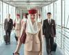Emirates ofrece 5.000 puestos como asistentes de vuelo a 2.500 euros al mes, incluidos principiantes pero sin tatuajes