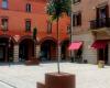 Imola, muebles nuevos en el centro histórico pero no en Piazza Matteotti