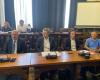 En la sesión de ayer, lunes 17 de junio, el Ayuntamiento de Messina aprobó con 18 votos a favor la resolución del Plan de Movilidad Urbana Sostenible que incluye planes sectoriales, movilidad peatonal, movilidad ciclista, transporte público local y seguridad vial; de la Evaluación Ambiental Estratégica (EAE) y la Evaluación de Impacto Ambiental (VINCA)