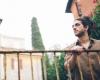 “La música contemporánea me deprime”, entrevista a Mirkoeilcane en concierto en Trento: “No persigo tendencias, necesitamos canciones que dejen huella”