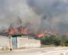 Gran incendio en Maruggio, las llamas tocan las casas. Otros incendios en la provincia jónica