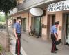 Furiosa discusión familiar armada con cuchillos en Cesena: los tres contendientes detenidos