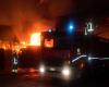 Incendio masivo en una empresa de Ancona: los bomberos trabajaron toda la noche, las llamas extinguidas después de 9 horas – Picchio News