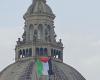 Después de Milán, una bandera palestina aparece también en la Catedral de Pavía