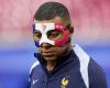 La mascarilla con la tricolor francesa que usó Kylian Mbappé para entrenar tras romperse la nariz