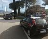 Saca una bolsa del coche aparcado: joven de 22 años detenido en Terni