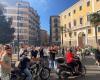 De la fiesta a los enfrentamientos: pelea en Piazza Libertà / EL VIDEO