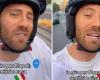 Nicolò De Devitiis en scooter en Nápoles, el detalle no pasa desapercibido y estalla la polémica