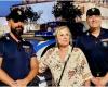 Tina Cipollari con los policías, la foto en el perfil de la Jefatura de Policía provoca ironía y críticas