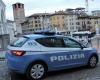 La policía estatal de Udine identifica al tirador en via Zoletti. Se incautaron dos pistolas paralizantes y algunos cartuchos de fogueo. – Jefatura de policía de Udine