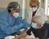 Detener las mascarillas en residencias de ancianos y salas de hospitales con pacientes frágiles. Pero los expertos están divididos