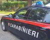 Quizás por una maniobra incorrecta el motociclista golpea con la cabeza a un automovilista: informaron Carabinieri
