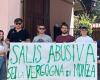 El padre de Ilaria Salis demanda a jóvenes miembros de la Liga Norte por una pancarta colgada frente a su casa: “Ilegal, sois la vergüenza de Monza”
